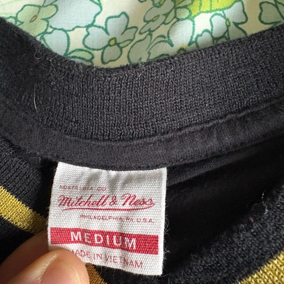 Men’s Size M Mitchell and Ness Boston Celtics T-shirt - Picture 5 of 6